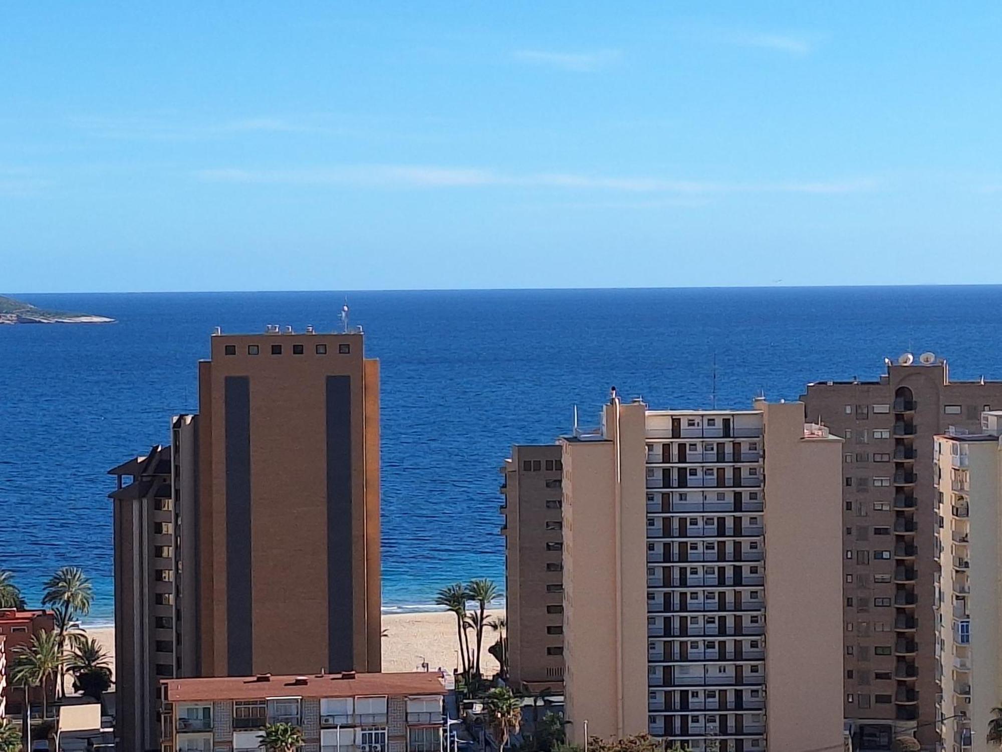 Marinas, Muy Amplio Cerca De Playa Poniente *