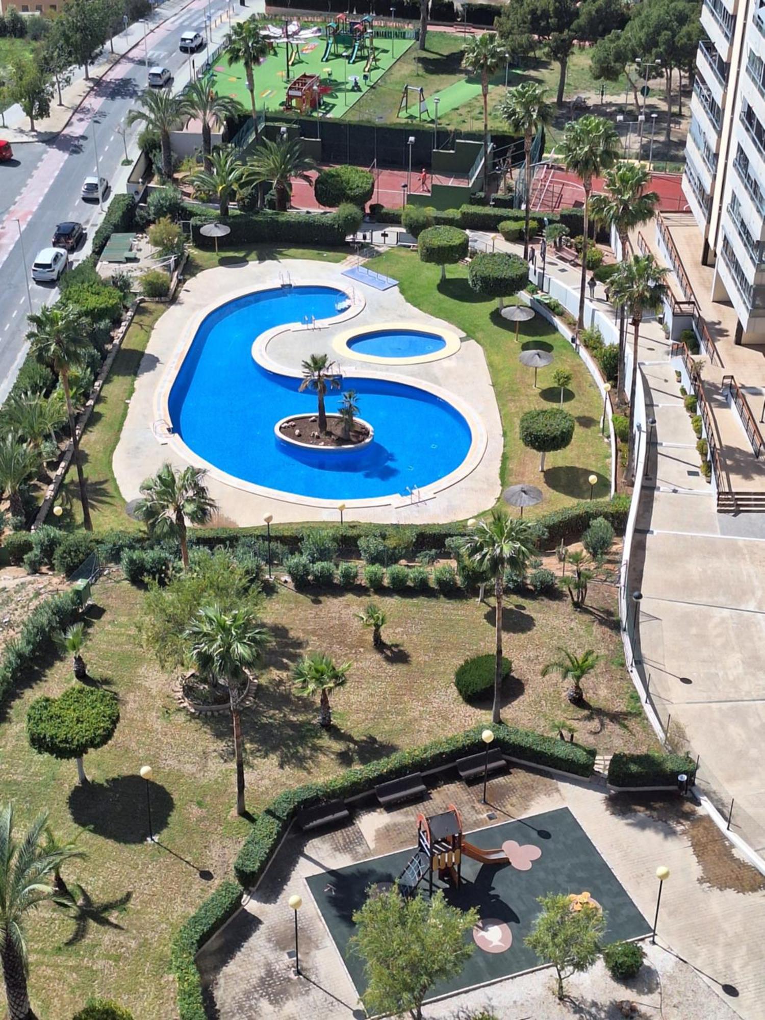 Marinas, Muy Amplio Cerca De Playa Poniente Apartment