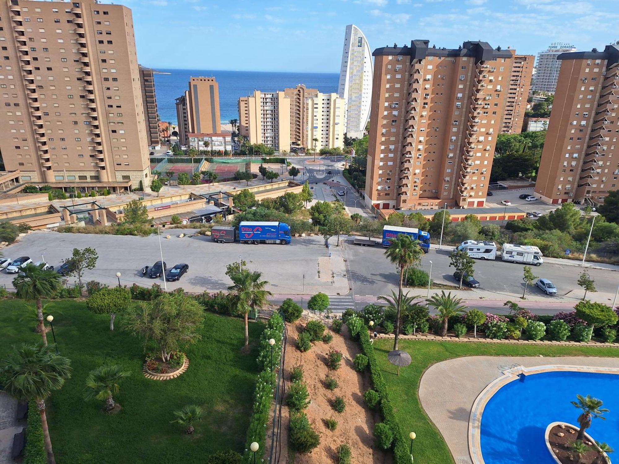 Marinas, Muy Amplio Cerca De Playa Poniente