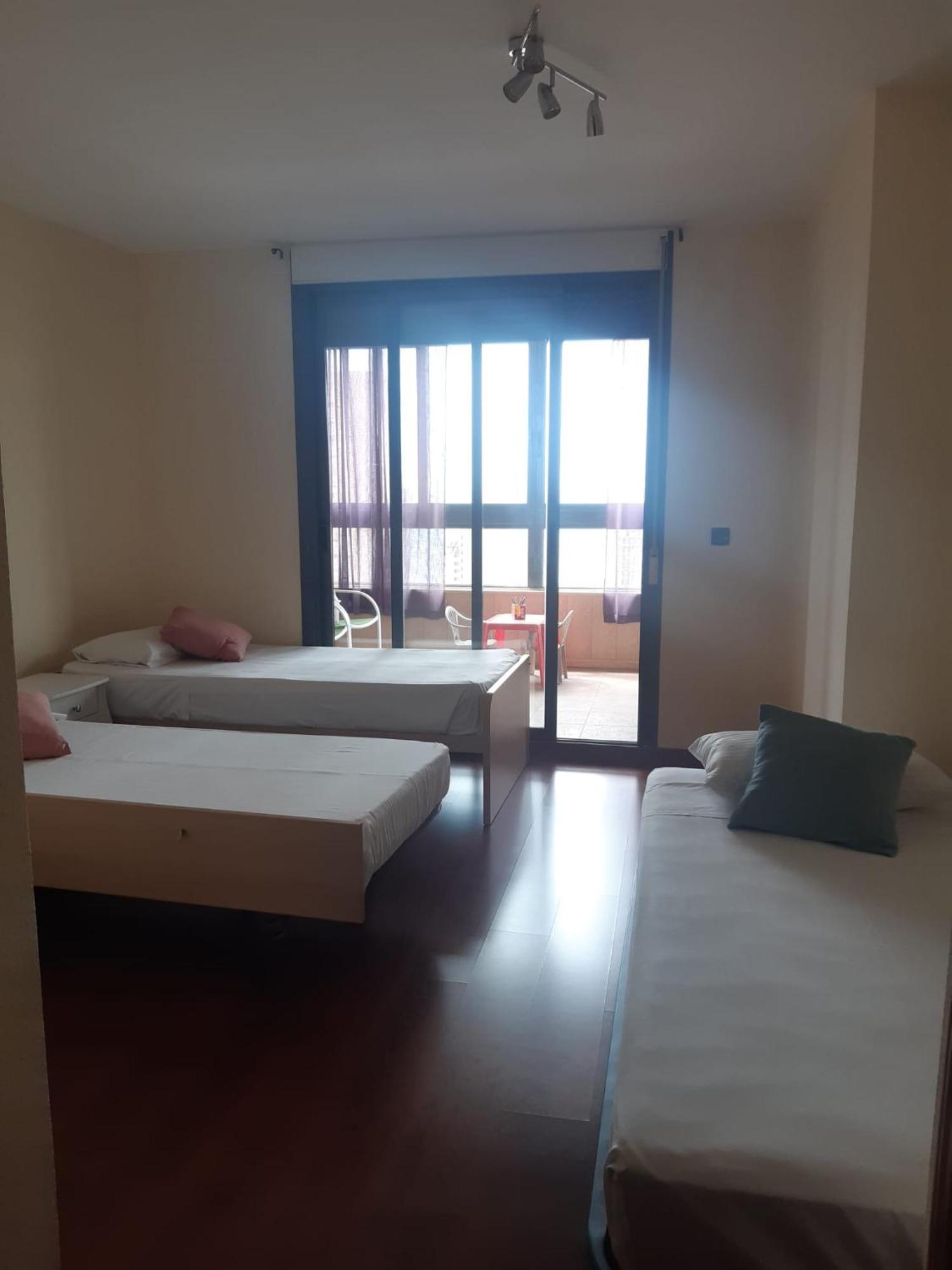 Apartment Marinas, Muy Amplio Cerca De Playa Poniente Benidorm